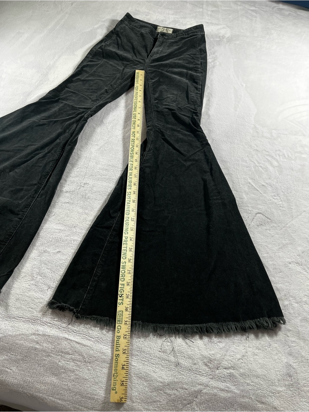 We The Free Women’s Raw Hem Corduroy Bell Bottoms Size 25 Light Black/Dark Gray - Picture 6 of 16